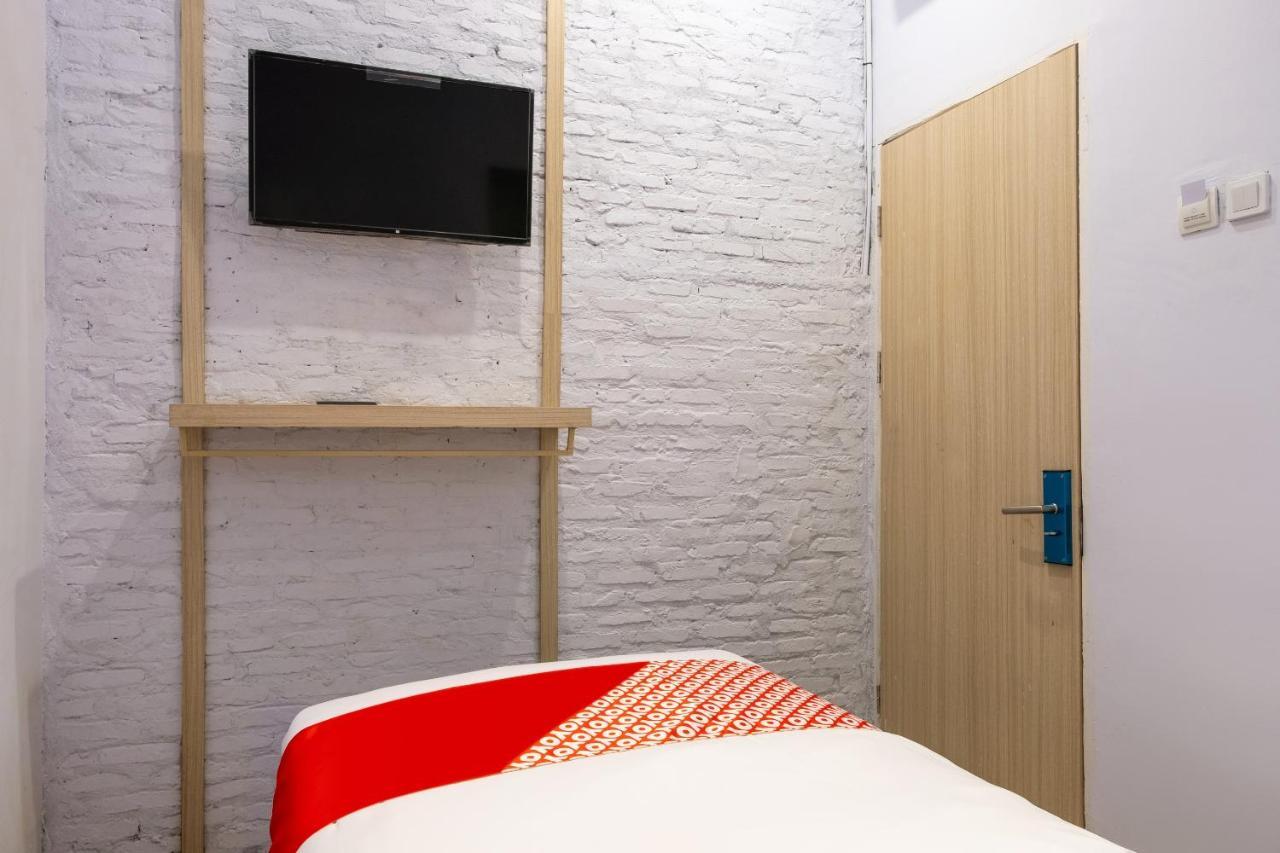 OYO 3150 Theodore Homestay Medan Luaran gambar