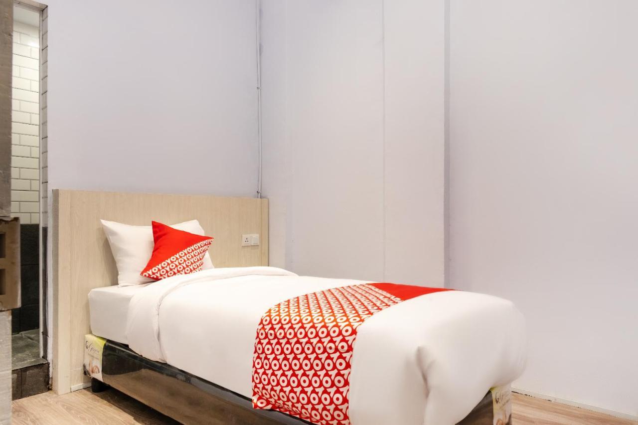 OYO 3150 Theodore Homestay Medan Luaran gambar