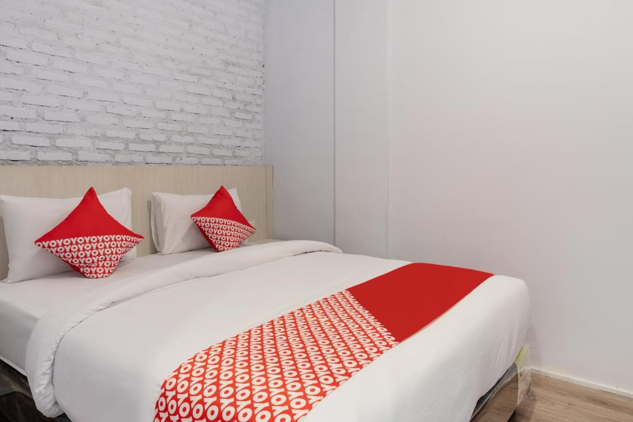 OYO 3150 Theodore Homestay Medan Luaran gambar