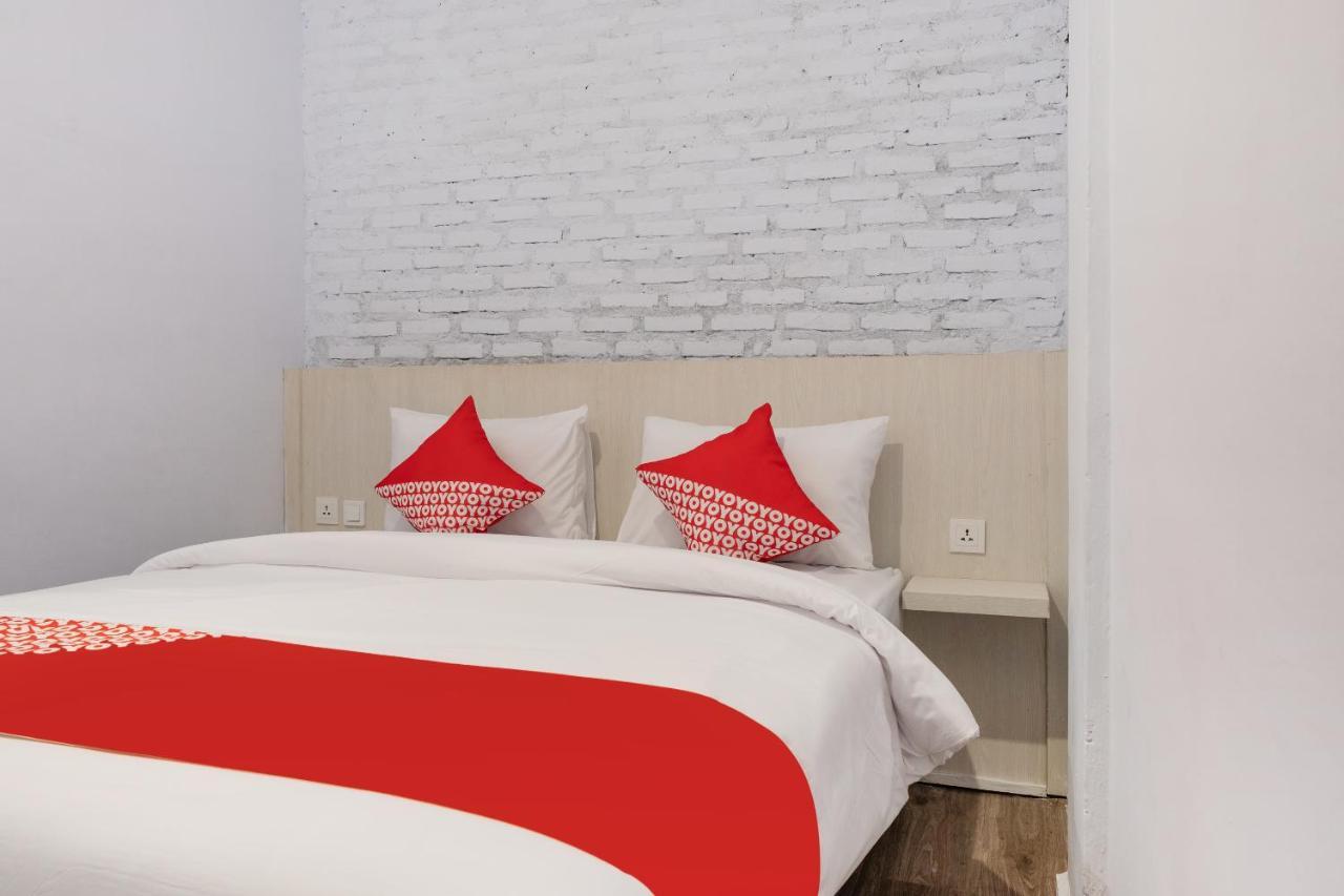 OYO 3150 Theodore Homestay Medan Luaran gambar